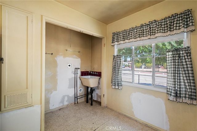 528 W F Street, Wilmington, CA 90744