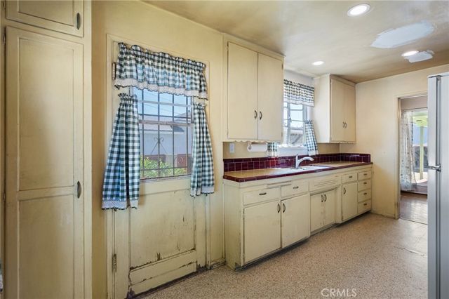 528 W F Street, Wilmington, CA 90744