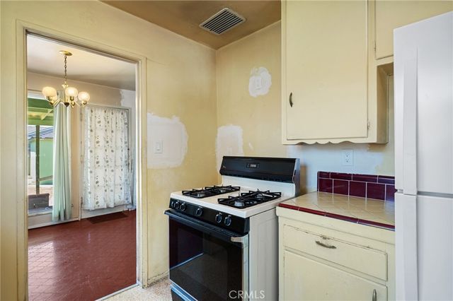 528 W F Street, Wilmington, CA 90744