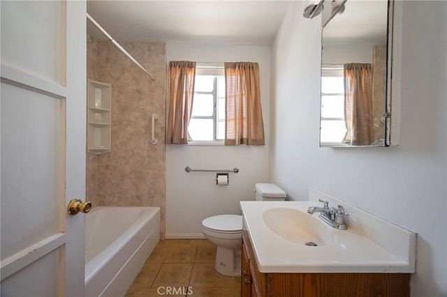 528 W F Street, Wilmington, CA 90744