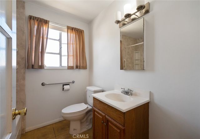 528 W F Street, Wilmington, CA 90744