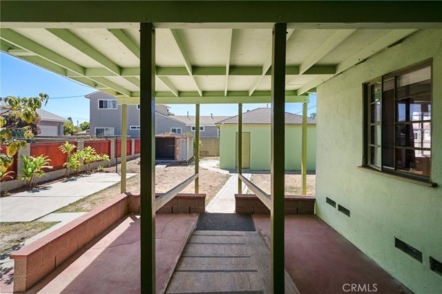 528 W F Street, Wilmington, CA 90744