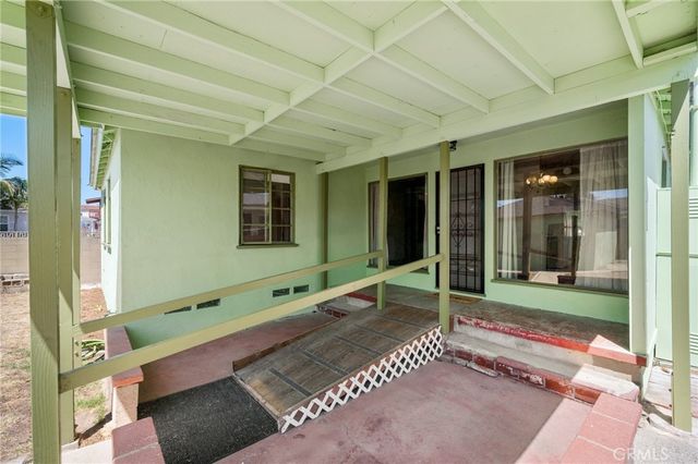 528 W F Street, Wilmington, CA 90744