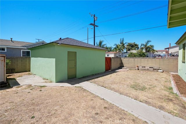 528 W F Street, Wilmington, CA 90744