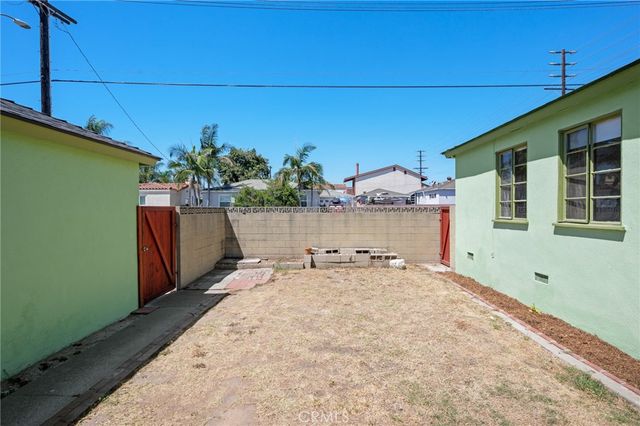 528 W F Street, Wilmington, CA 90744
