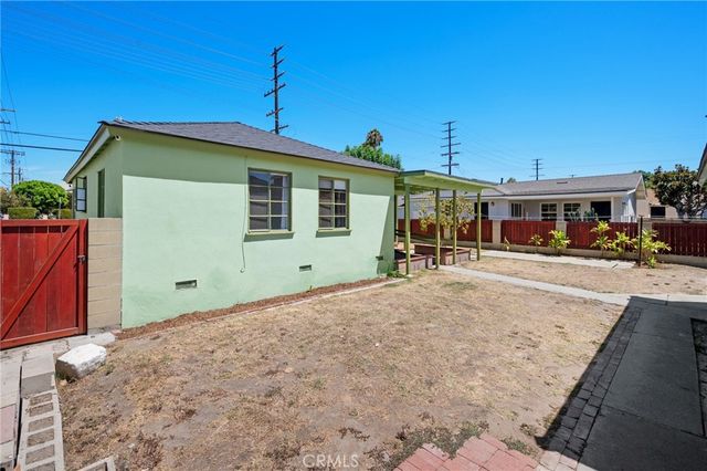 528 W F Street, Wilmington, CA 90744