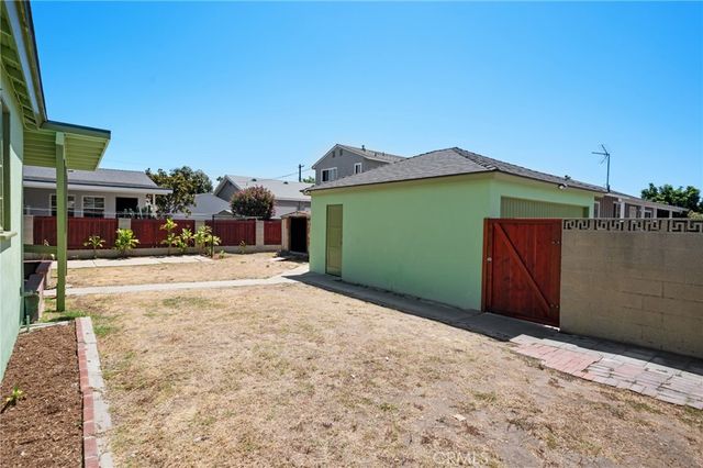 528 W F Street, Wilmington, CA 90744