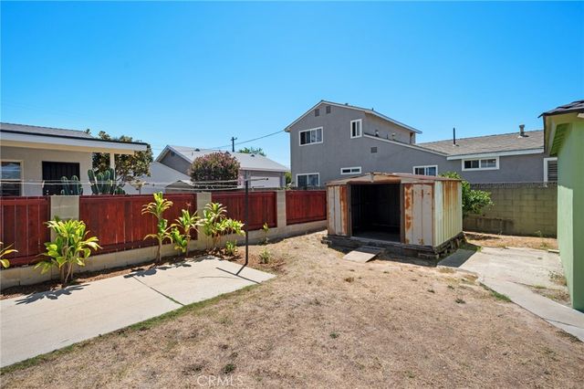 528 W F Street, Wilmington, CA 90744