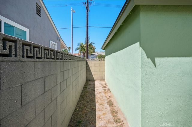 528 W F Street, Wilmington, CA 90744