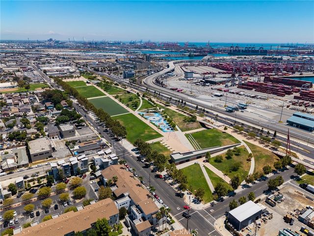 528 W F Street, Wilmington, CA 90744