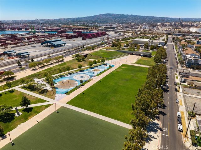 528 W F Street, Wilmington, CA 90744