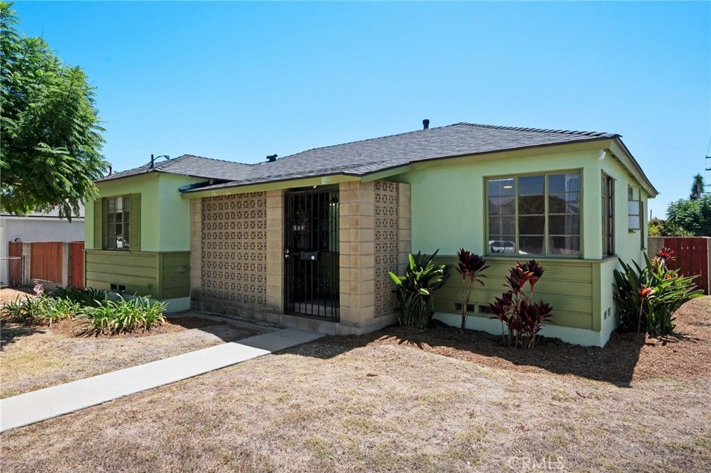 528 W F Street, Wilmington, CA 90744
