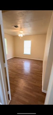 2415 4th Avenue N, Texas City, TX 77590