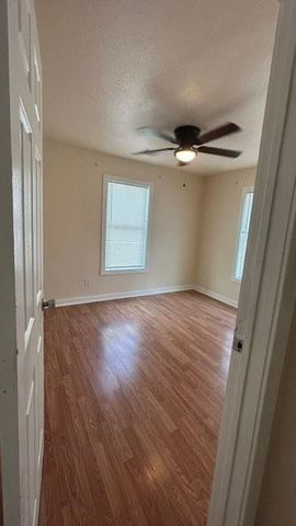 2415 4th Avenue N, Texas City, TX 77590