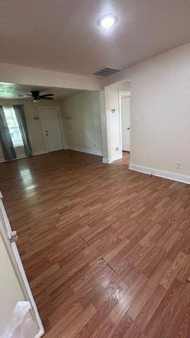 2415 4th Avenue N, Texas City, TX 77590