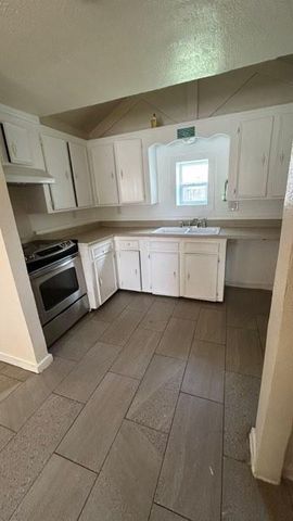 2415 4th Avenue N, Texas City, TX 77590