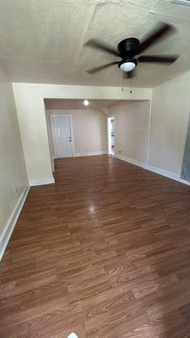 2415 4th Avenue N, Texas City, TX 77590