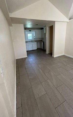 2415 4th Avenue N, Texas City, TX 77590