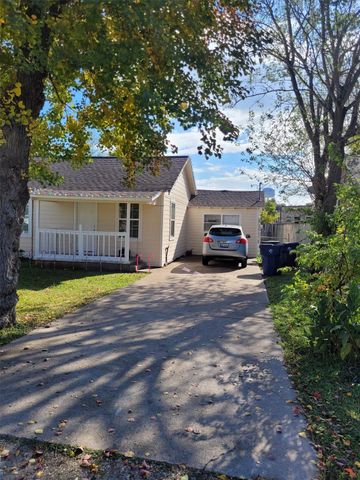 2415 4th Avenue N, Texas City, TX 77590