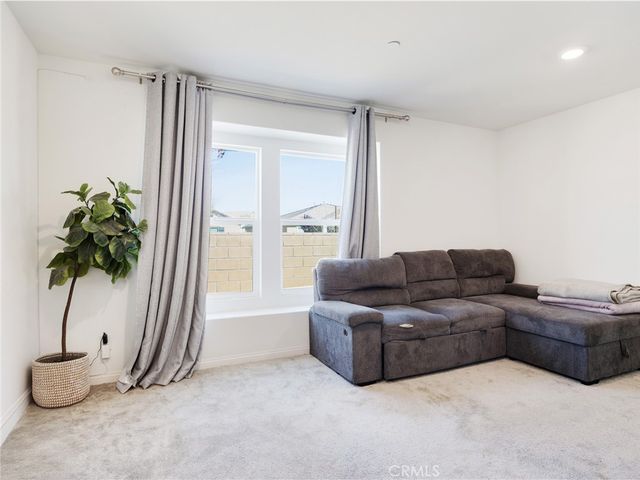 2113 E Donatello Street, Lancaster, CA 93535