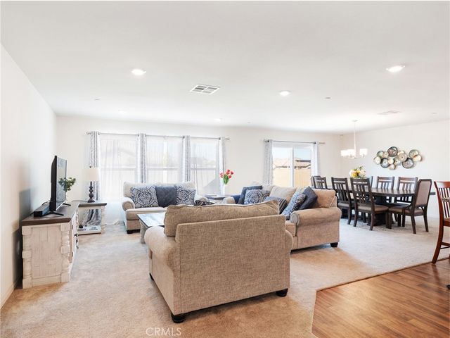 2113 E Donatello Street, Lancaster, CA 93535