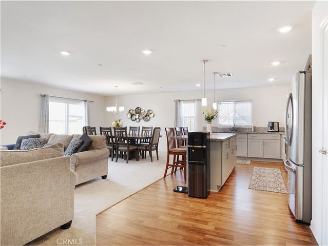 2113 E Donatello Street, Lancaster, CA 93535