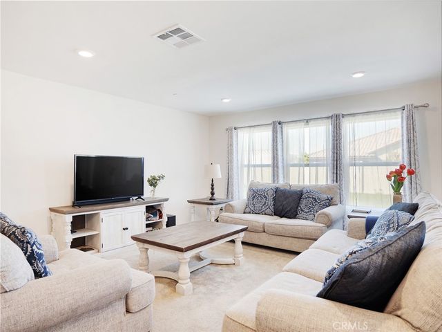 2113 E Donatello Street, Lancaster, CA 93535