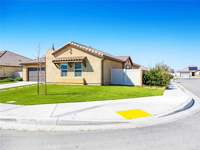 2113 E Donatello Street, Lancaster, CA 93535