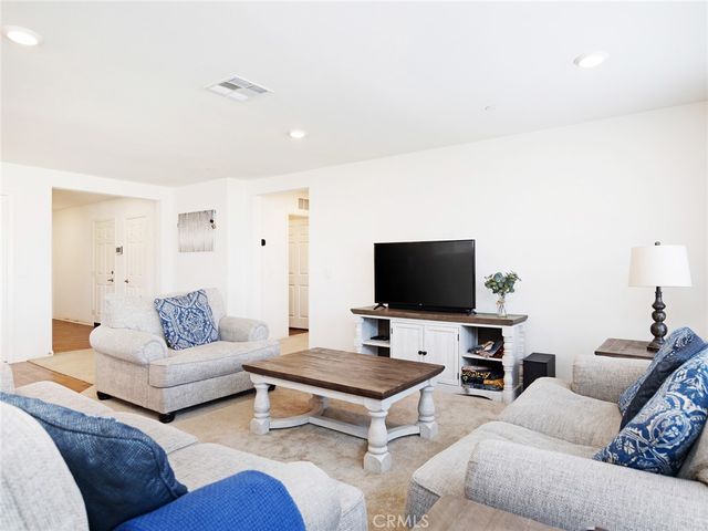 2113 E Donatello Street, Lancaster, CA 93535