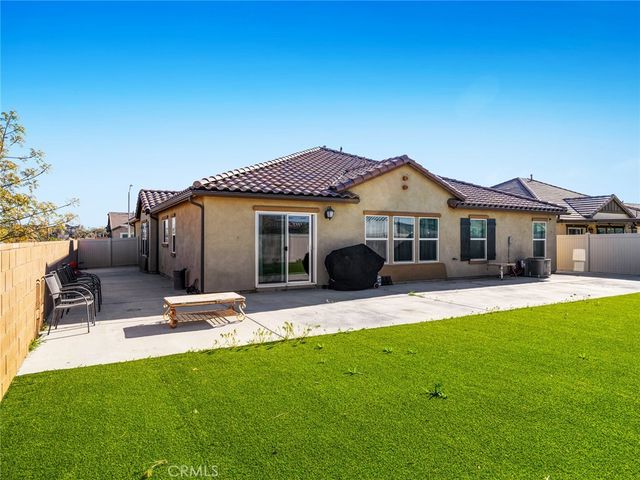 2113 E Donatello Street, Lancaster, CA 93535