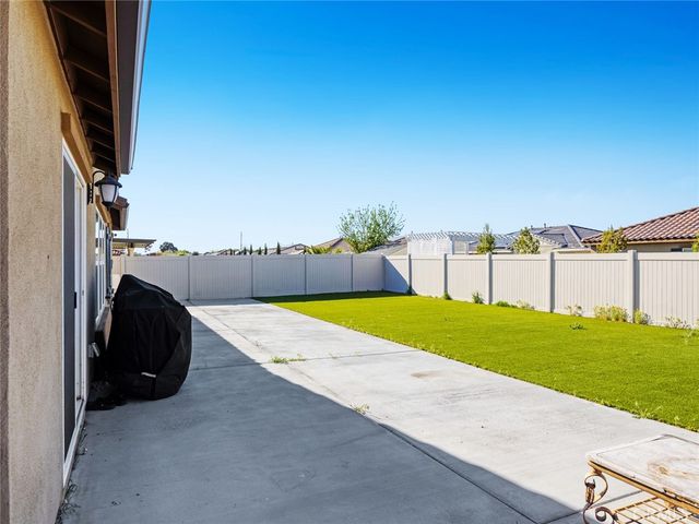 2113 E Donatello Street, Lancaster, CA 93535