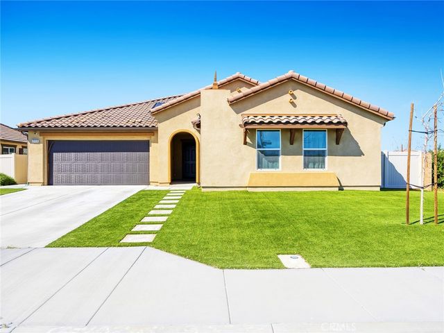 2113 E Donatello Street, Lancaster, CA 93535