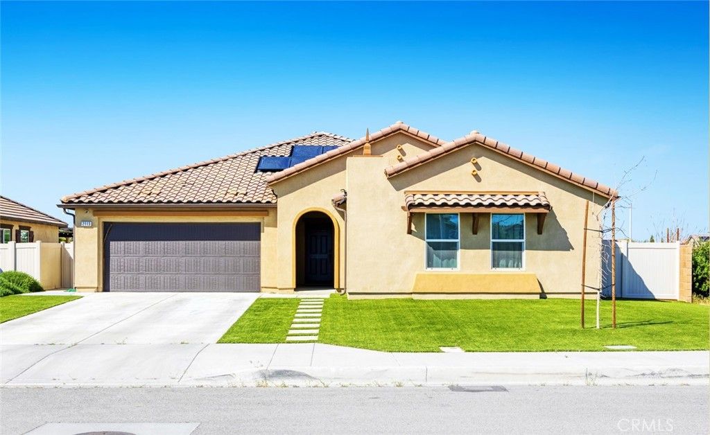 2113 E Donatello Street, Lancaster, CA 93535