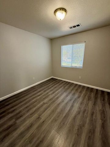 2341 N Jacob Court, Visalia, CA 93291