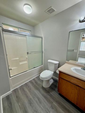 2341 N Jacob Court, Visalia, CA 93291