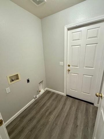 2341 N Jacob Court, Visalia, CA 93291