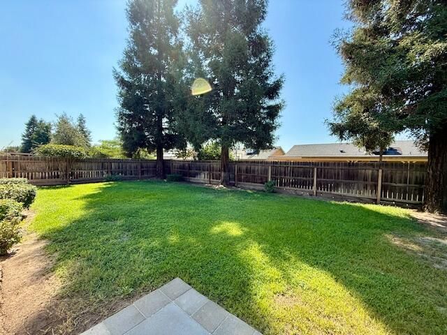 2341 N Jacob Court, Visalia, CA 93291