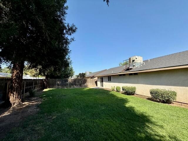 2341 N Jacob Court, Visalia, CA 93291