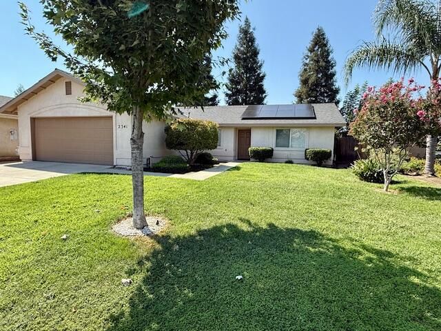 2341 N Jacob Court, Visalia, CA 93291