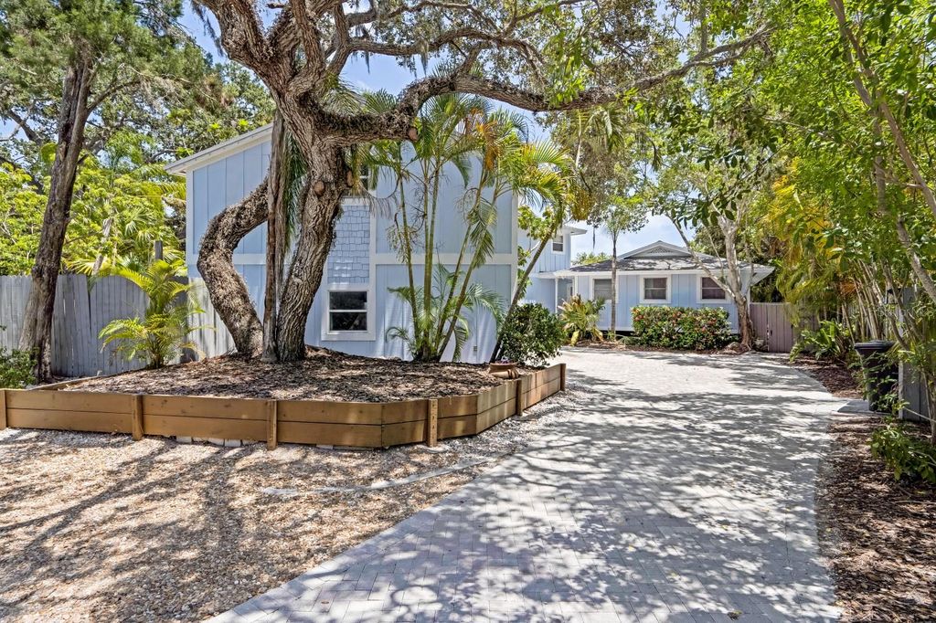 5244 WINDING WAY, Sarasota, FL 34242