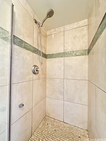 469 Ena Road 1806, Honolulu, HI 96815