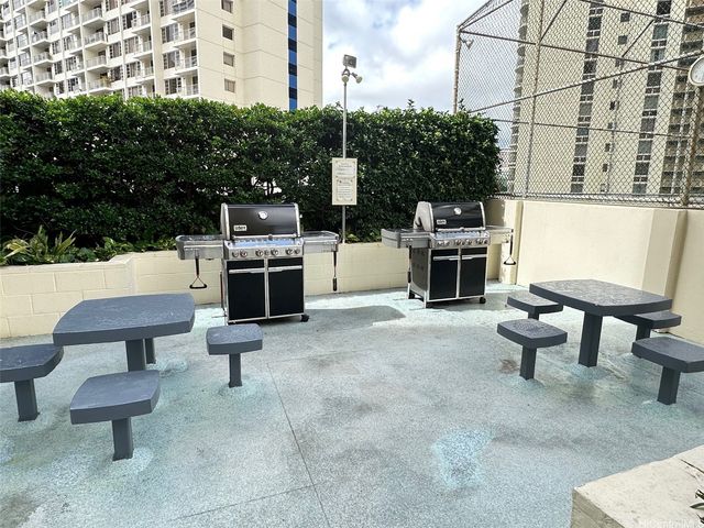 469 Ena Road 1806, Honolulu, HI 96815