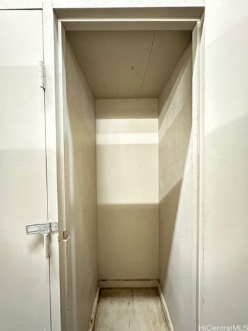 469 Ena Road 1806, Honolulu, HI 96815