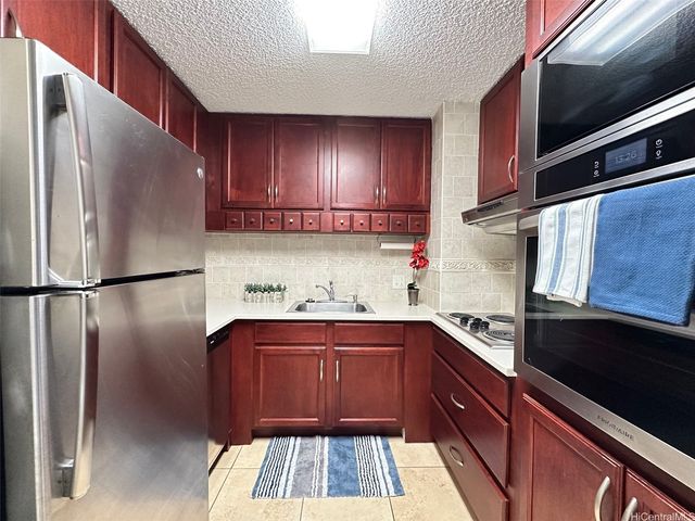 469 Ena Road 1806, Honolulu, HI 96815