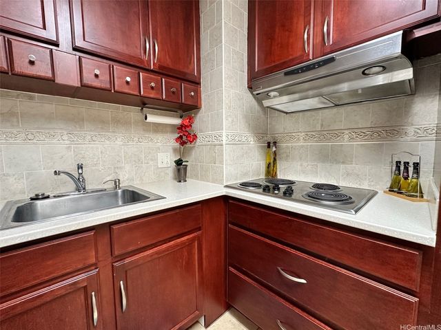 469 Ena Road 1806, Honolulu, HI 96815