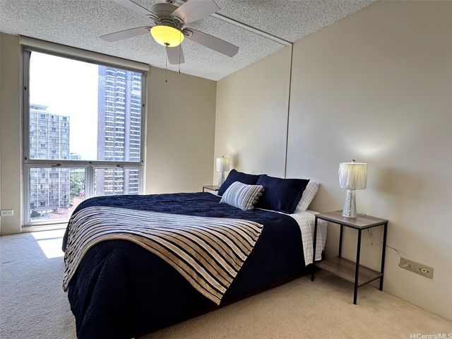 469 Ena Road 1806, Honolulu, HI 96815