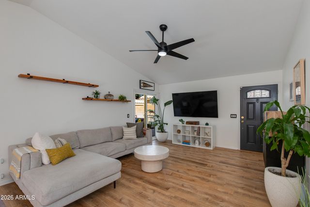 9750 W TONOPAH Drive, Peoria, AZ 85382