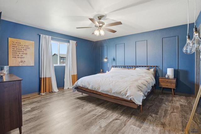 3300 ENFIELD LOOP RD, Rapid City, SD 57701