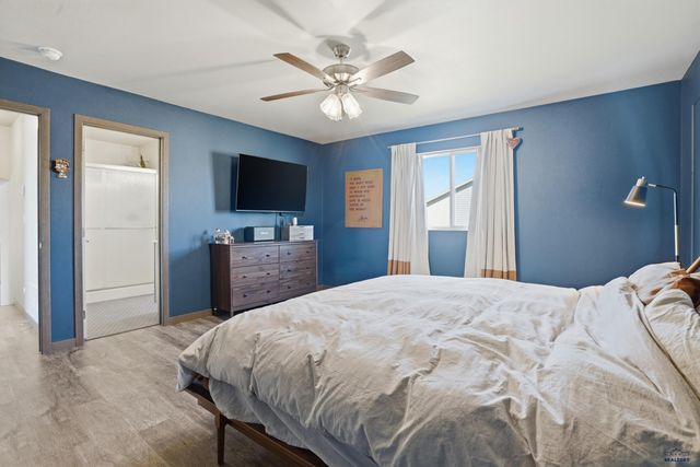 3300 ENFIELD LOOP RD, Rapid City, SD 57701