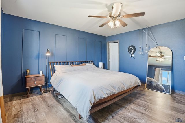 3300 ENFIELD LOOP RD, Rapid City, SD 57701